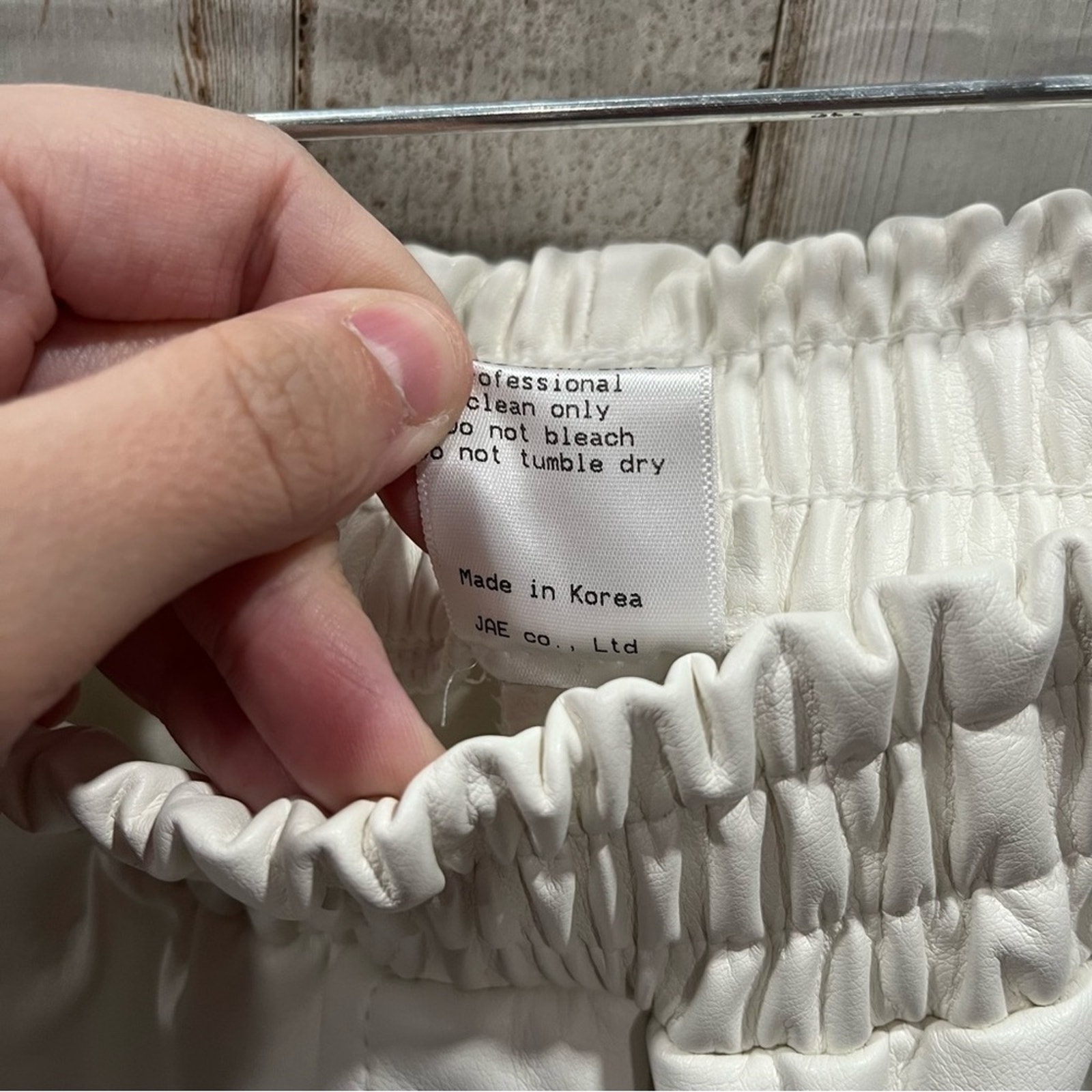 Nwt Storets Aspen Pleather Bermuda Pants Pull On Ivory — image 3 of 5